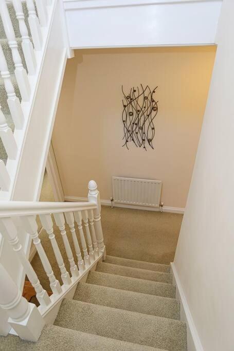 3bed/2bath Duplex - Pure Bliss Apartment *