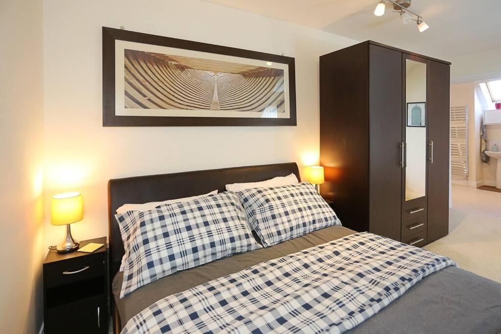 3bed/2bath Duplex - Pure Bliss Apartment